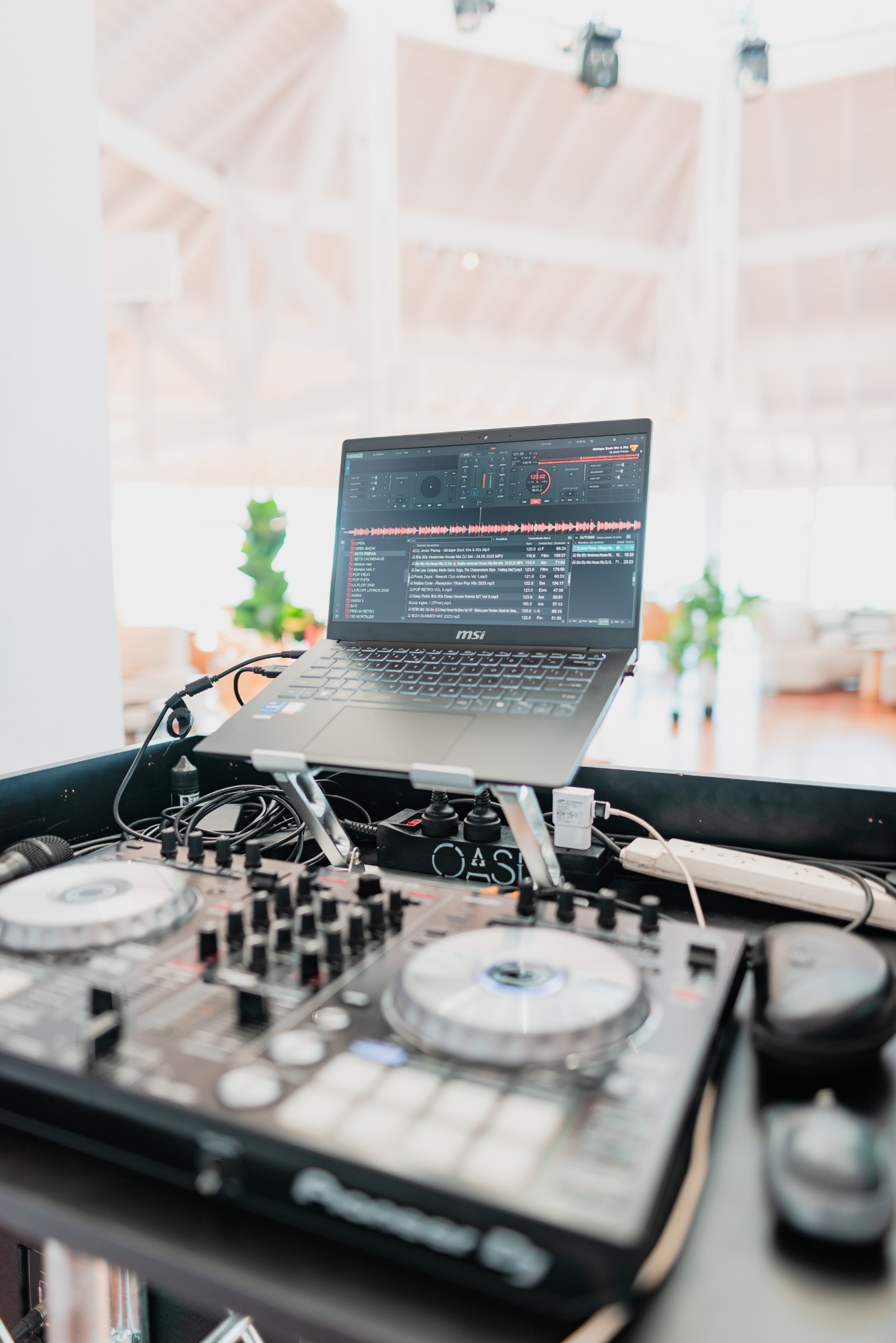 Controlador de DJ y música — Mar Eventos