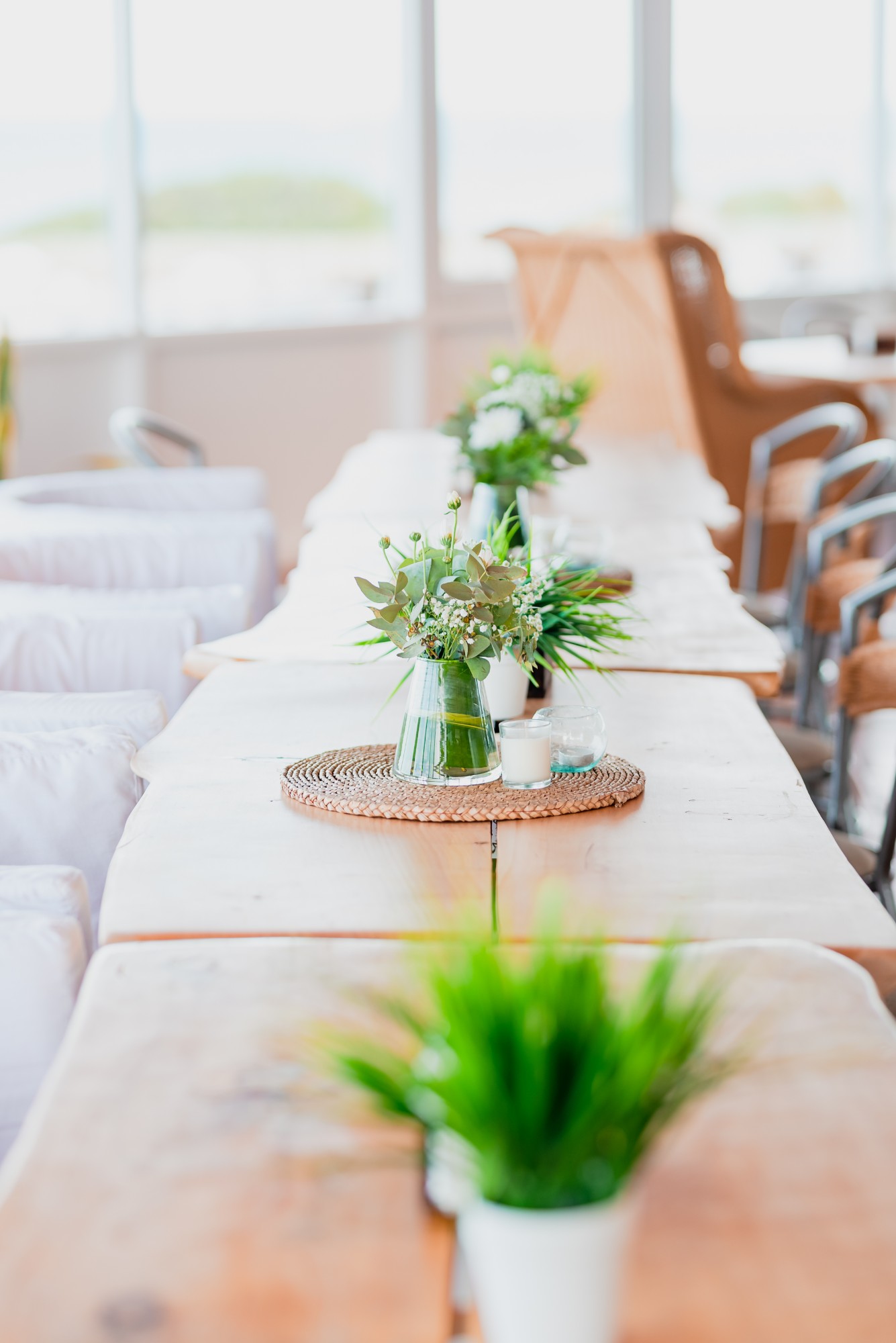 Centros de mesa verdes y velas — Mar Eventos